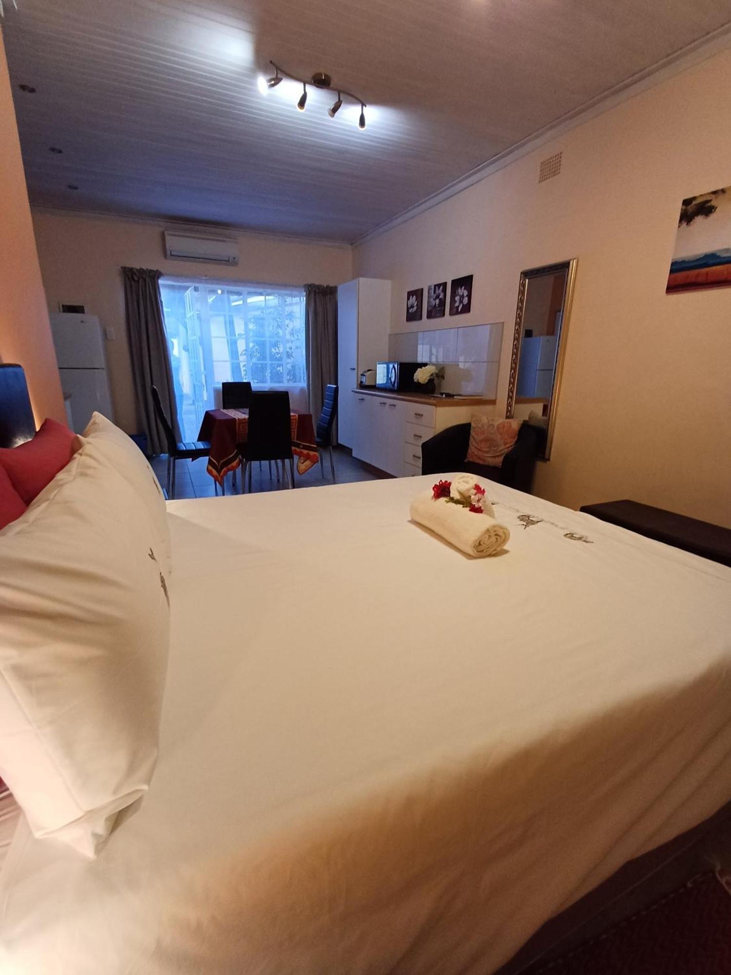 Capbon Guesthouse ウィントフーク エクステリア 写真