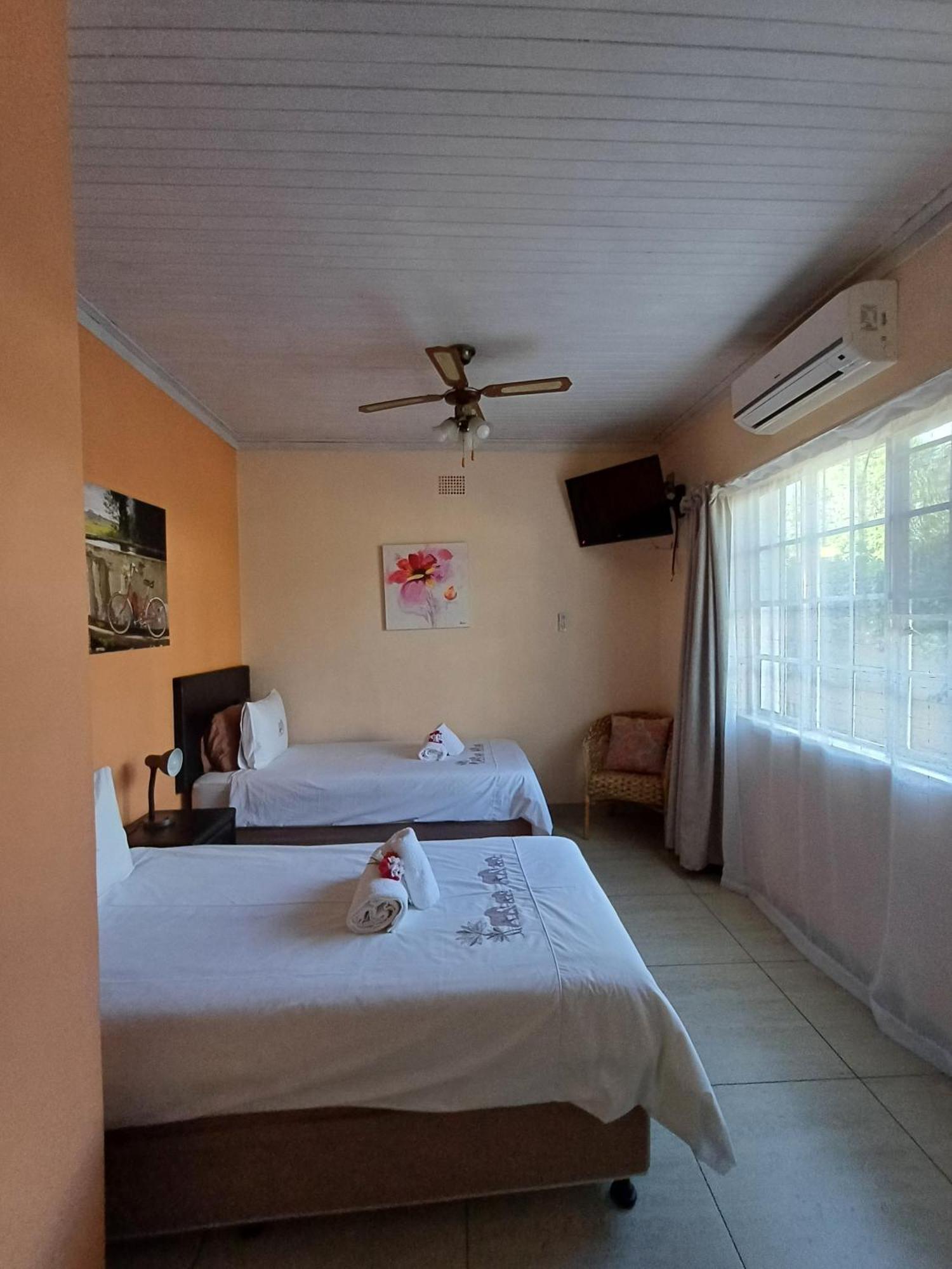 Capbon Guesthouse ウィントフーク エクステリア 写真