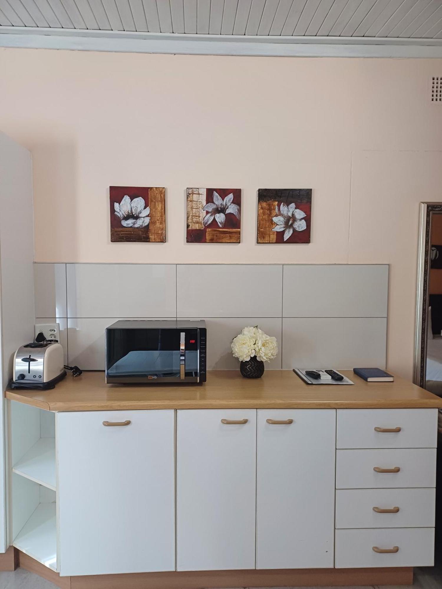 Capbon Guesthouse ウィントフーク エクステリア 写真