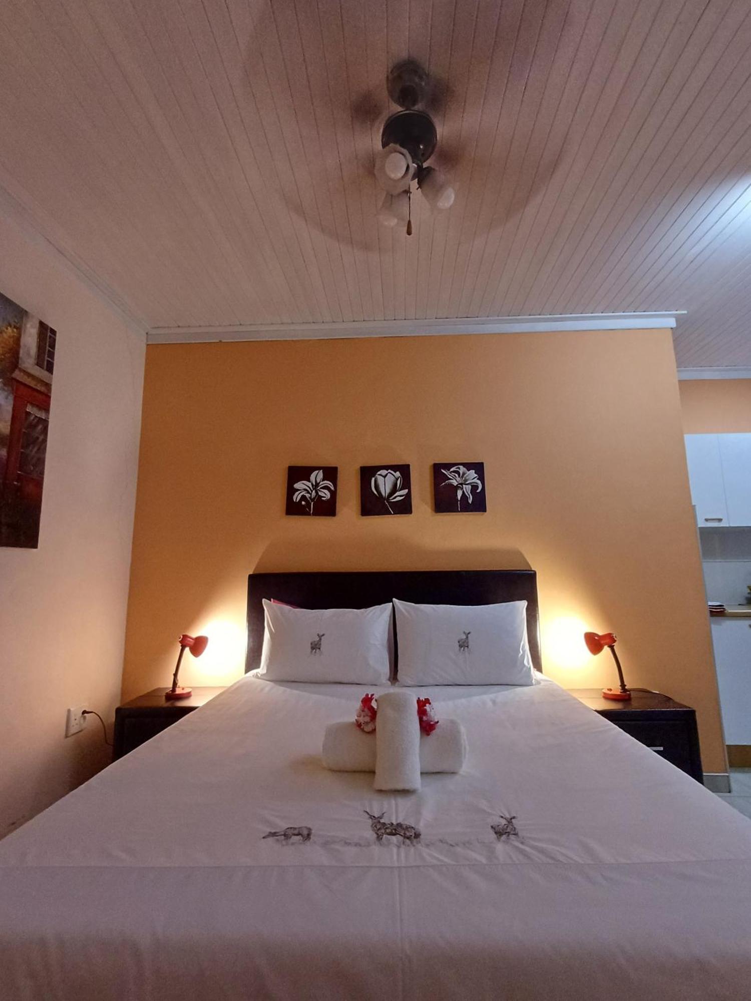 Capbon Guesthouse ウィントフーク エクステリア 写真