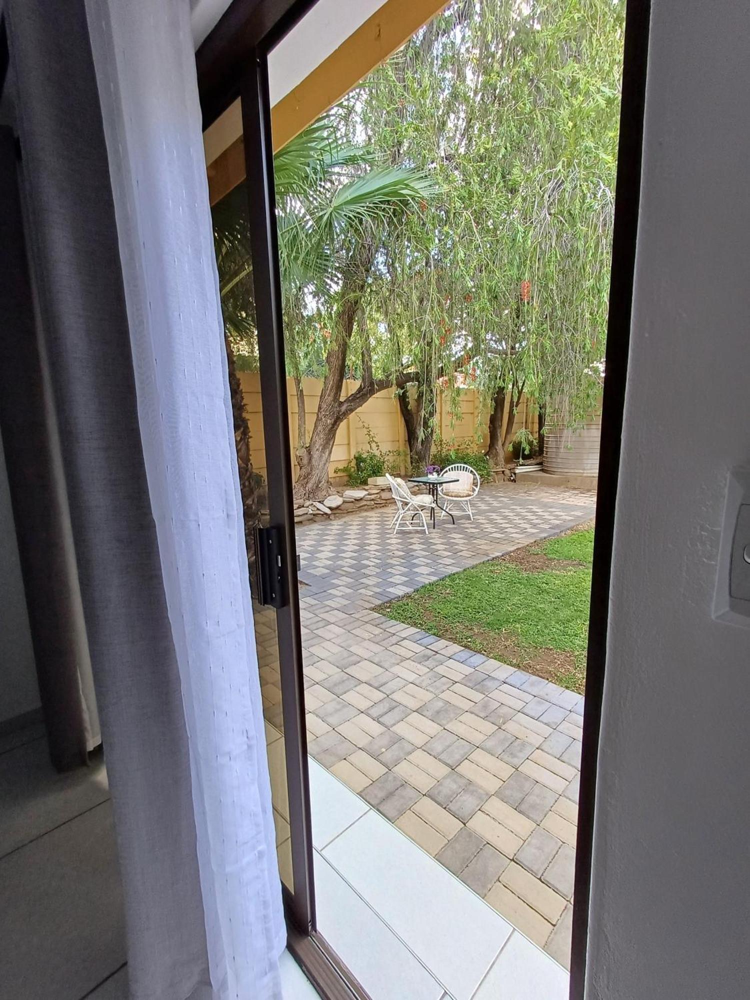 Capbon Guesthouse ウィントフーク エクステリア 写真