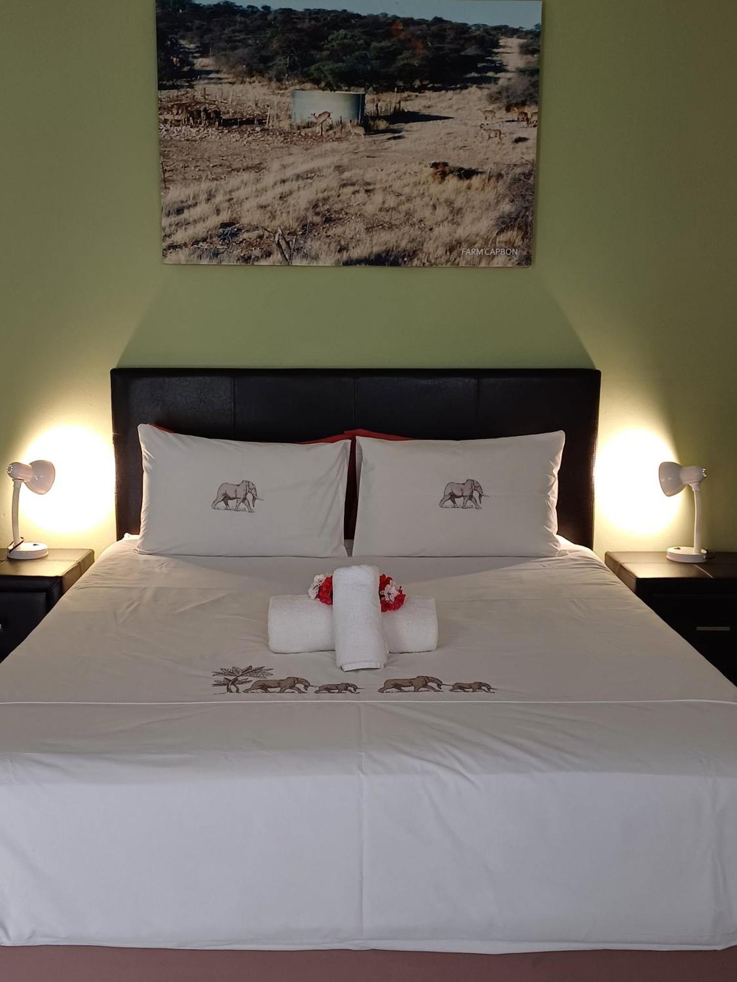 Capbon Guesthouse ウィントフーク エクステリア 写真