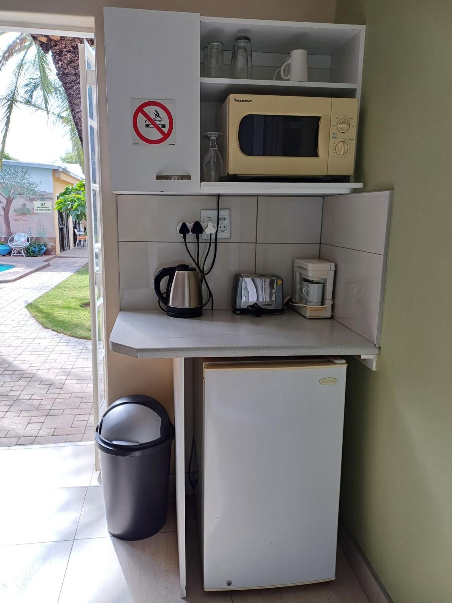 Capbon Guesthouse ウィントフーク エクステリア 写真