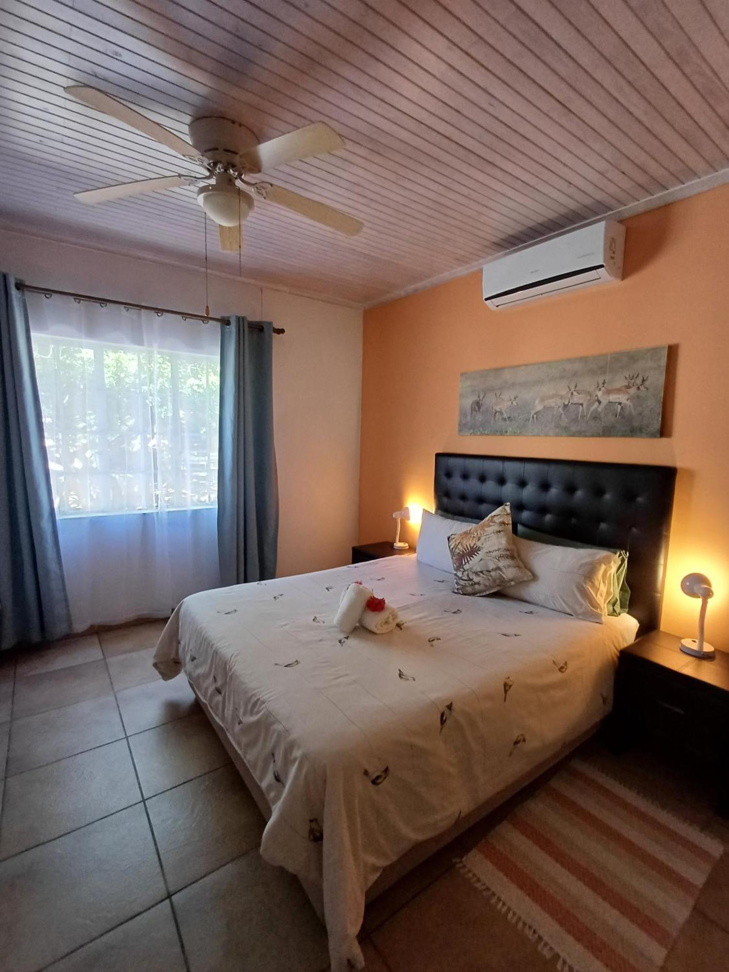 Capbon Guesthouse ウィントフーク エクステリア 写真