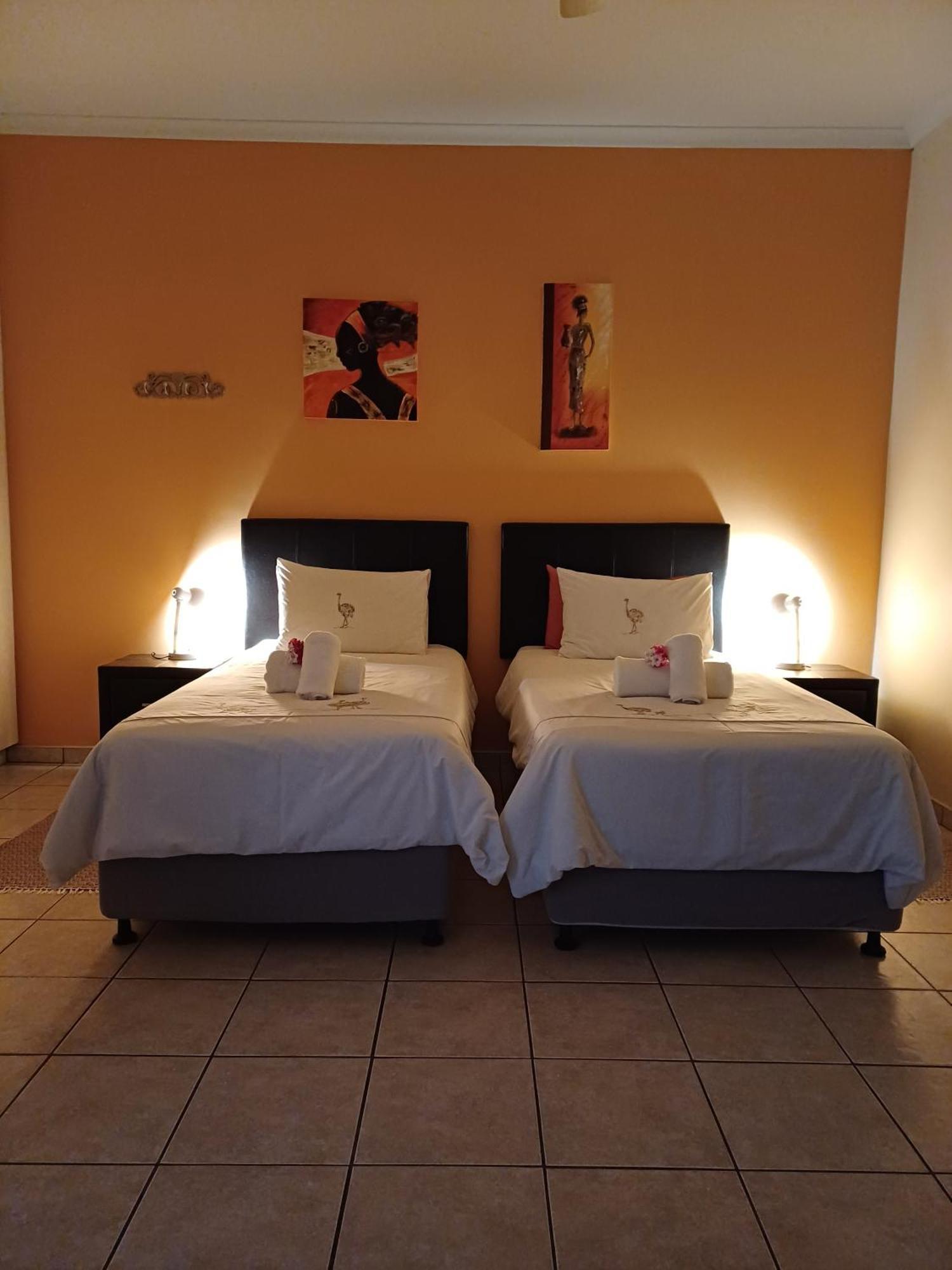Capbon Guesthouse ウィントフーク エクステリア 写真