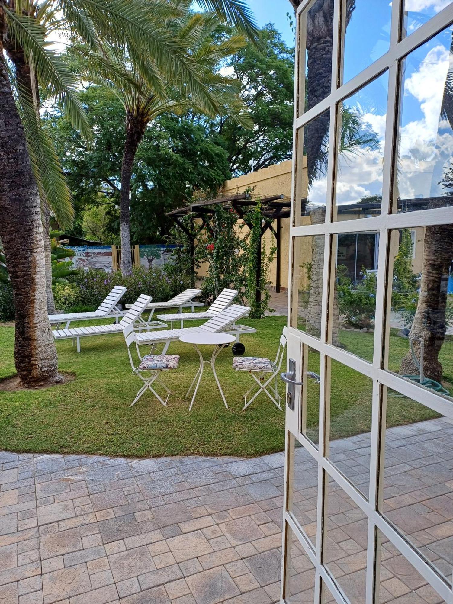 Capbon Guesthouse ウィントフーク エクステリア 写真